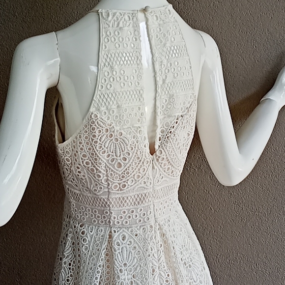 💥HOST PICK💥 Forever New lace dress - Picture 3 of 5